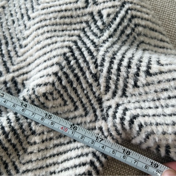 NWOT Sioni women patterned soft thick sweater Cardigan, Small, Black and white - Picture 12 of 12